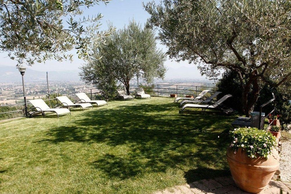 Il Poggio Dei Pettirossi Bevagna Exterior foto