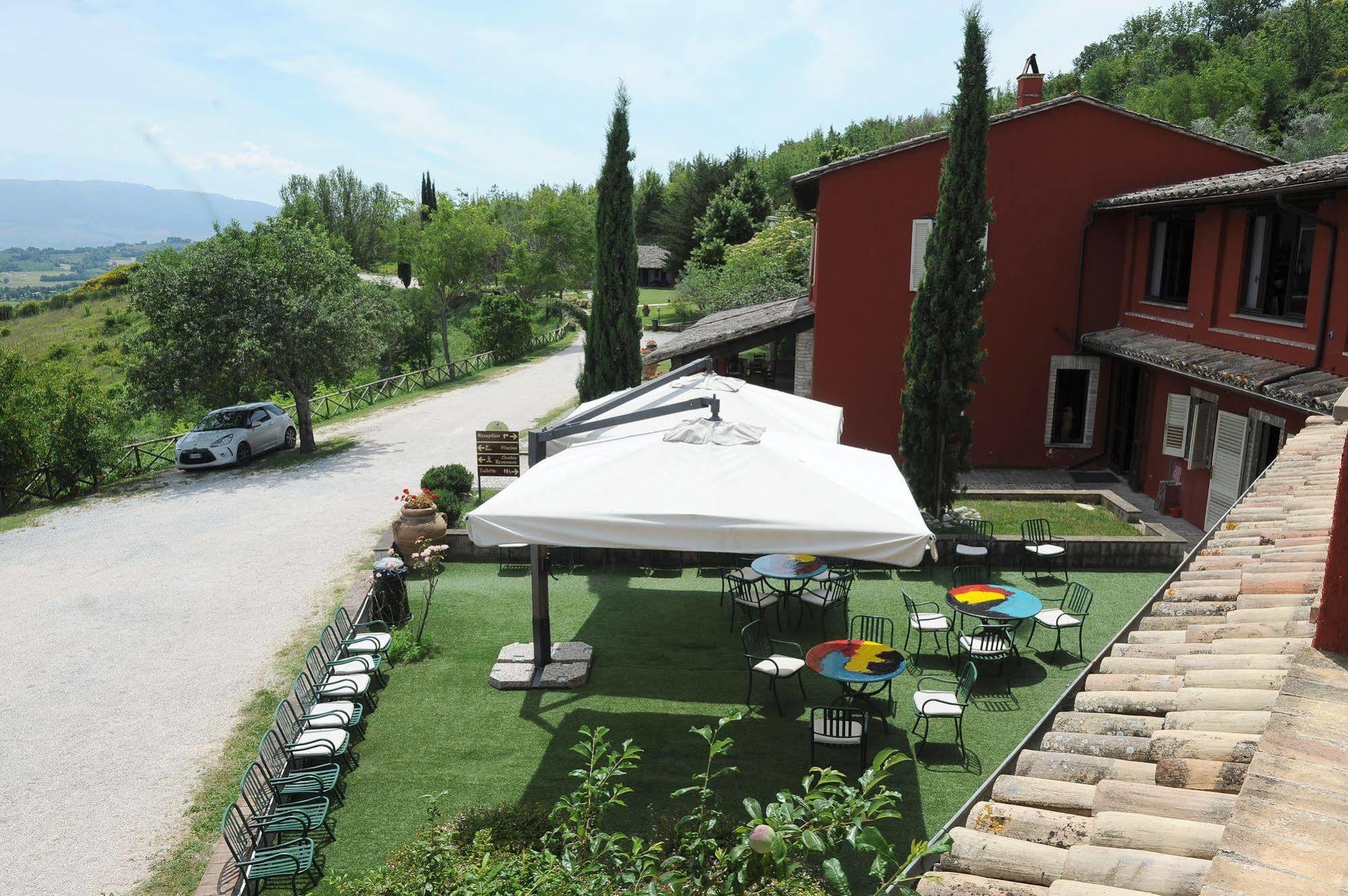 Il Poggio Dei Pettirossi Bevagna Exterior foto